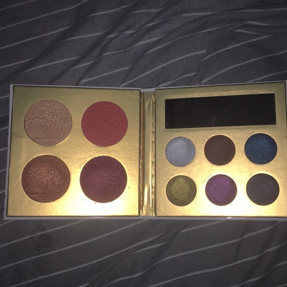 Pur Cosmetics midnight masquerade face palette - Picture 2 of 2